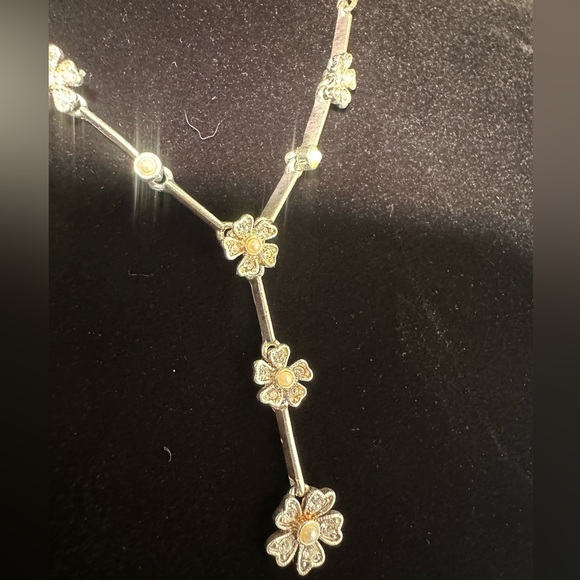 Avon - Floral Rhinestone Necklace and Earrings - Picture 3 of 12
